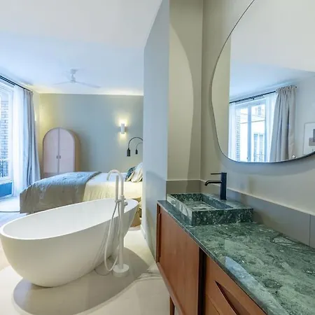 Marais - Magnificent 3br/bth Decorated With Taste *